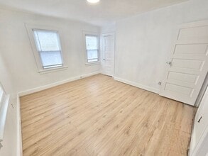 Building Photo - 829 W 43rd St