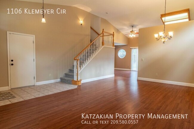 Foto del edificio - Beautiful 4-Bedroom Home in Weston Ranch!