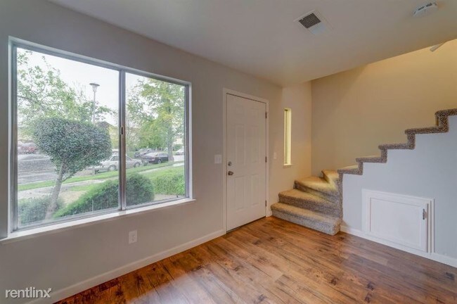 Building Photo - 1666 W N Bear Creek Dr