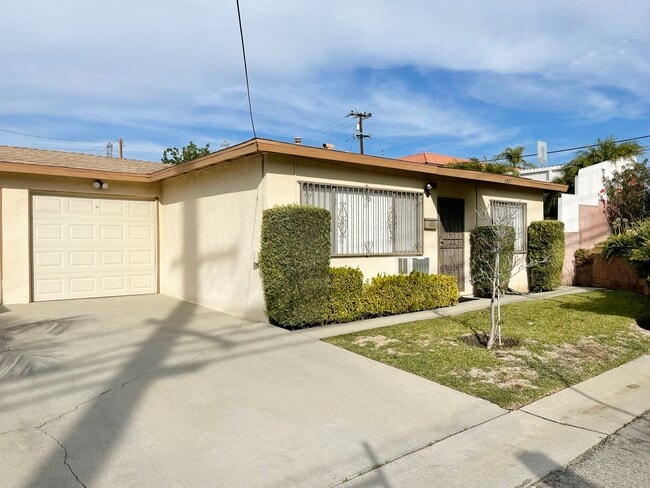 Building Photo - 1537 Potrero Grande Dr