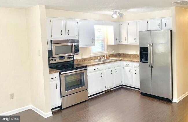 Building Photo - 107 Wild Rose Cir