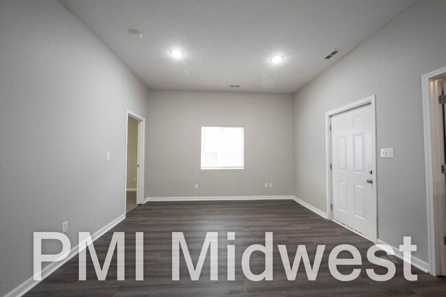 Photo - 925 N Sheffield Ave Apartment