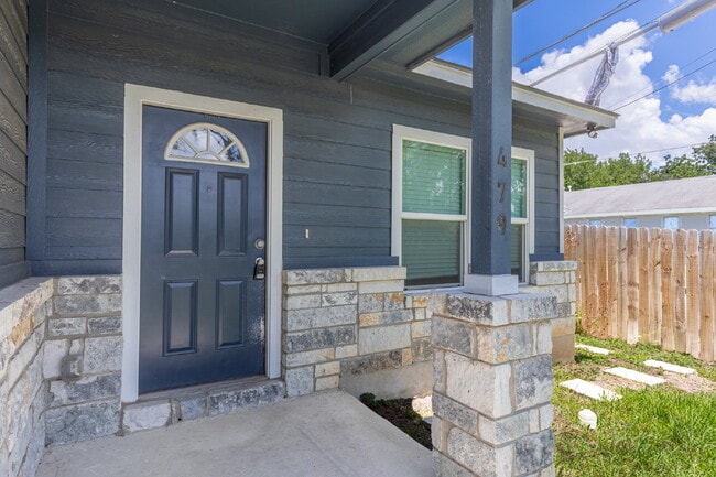 Building Photo - 479 Corliss