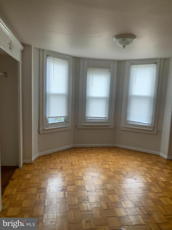Foto del edificio - 6239 N Woodstock St