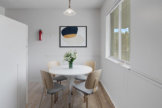 Foto del edificio - Modern 1-Bedroom Apartment Steps from Ball State University