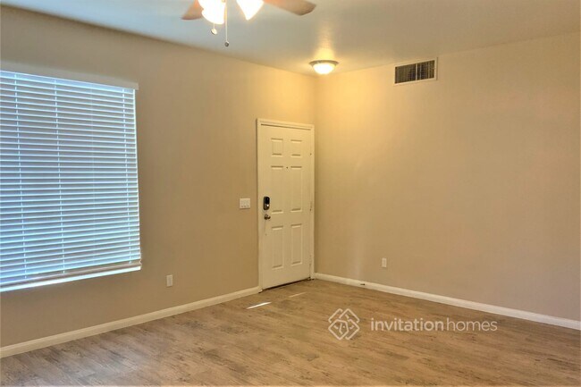 Building Photo - 547 Fiddlehead Ave
