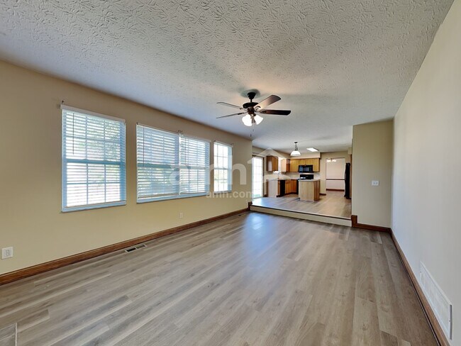 Foto del edificio - 383 Clifden Ct