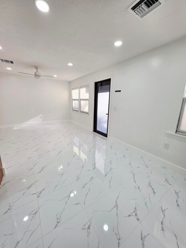 Foto del edificio - 4778 Carver St