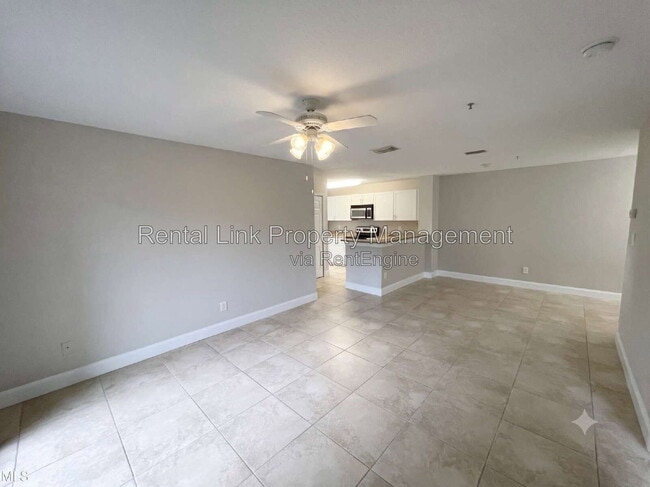 Foto del edificio - 4036 Crockers Lake Blvd