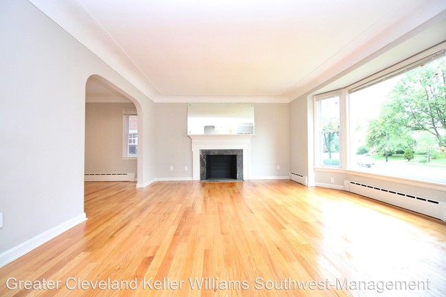 Building Photo - 3 br, 1.5 bath House - 3930 Silsby Road