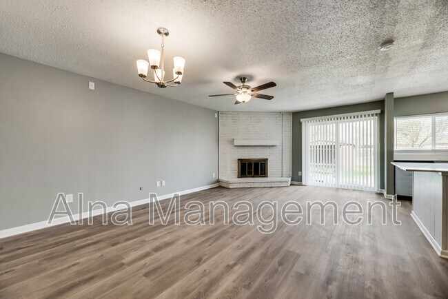 Foto del edificio - 1609 Whiteoak Dr