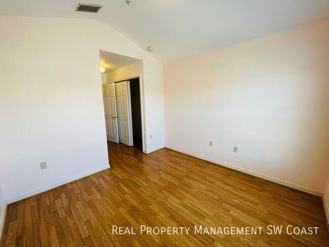 Building Photo - 936 Hampton Cir