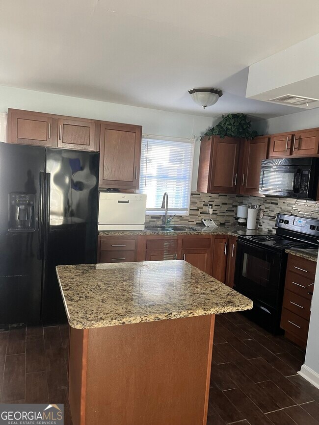 Foto del edificio - 2894 Randall St