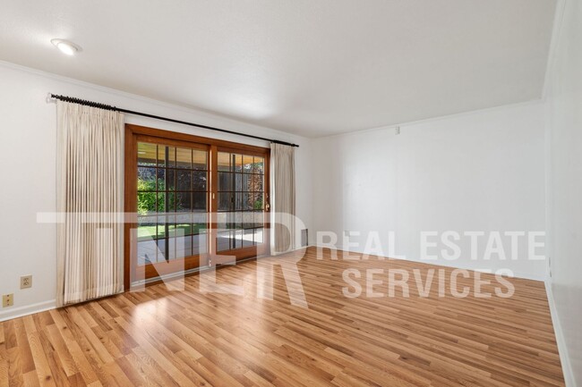 Building Photo - 5532 Manzanita Ave