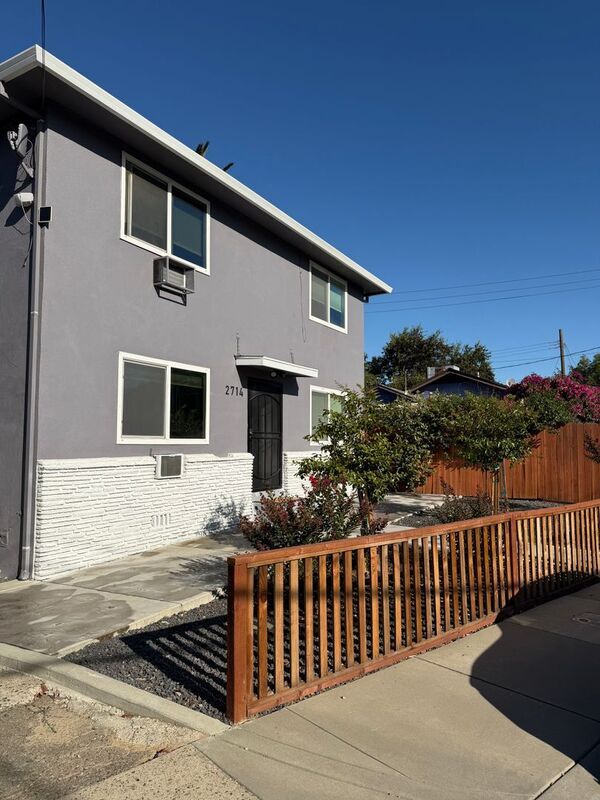 Building Photo - 2714 San Fernando Way