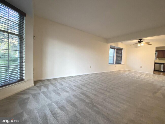 Foto del edificio - 11 Spruce Ct