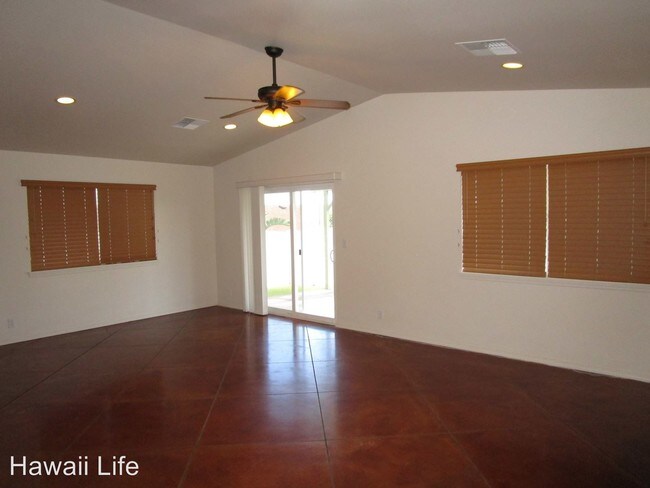 Building Photo - 3 br, 2 bath House - 20 W. Makaukau Loop