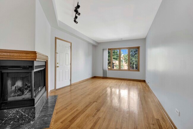 Building Photo - 1339 N Greenview Ave