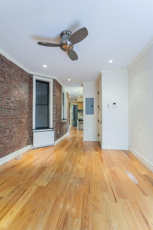 Primary Photo - 450 W 50th St