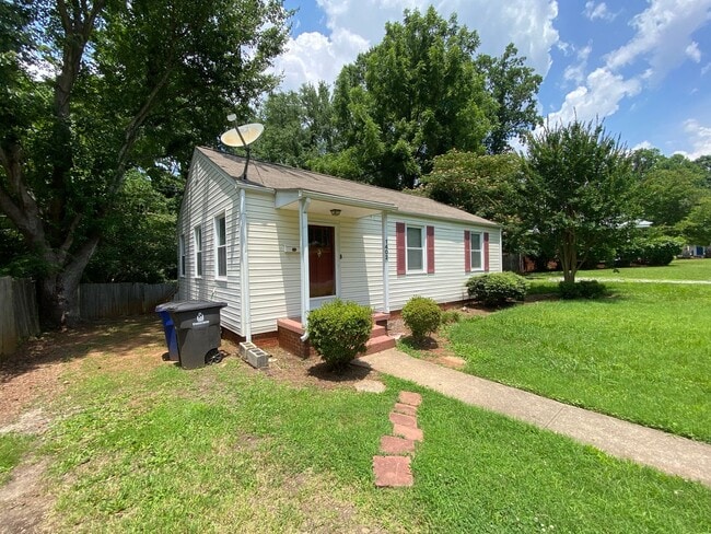 Building Photo - 1402 Chelsea St
