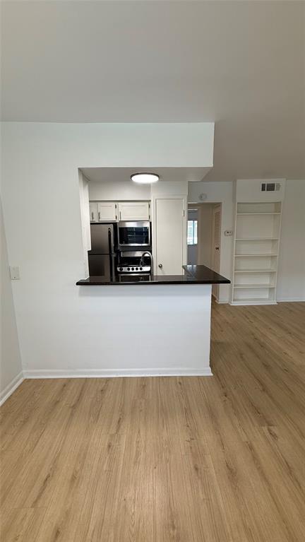 Foto del edificio - 2401 Manor Rd