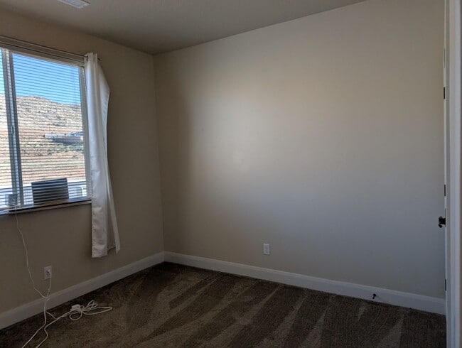 Building Photo - 951 N Main St