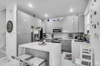 Building Photo - 3327 W 106th Terrace