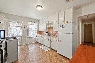 Building Photo - 154 Willow St