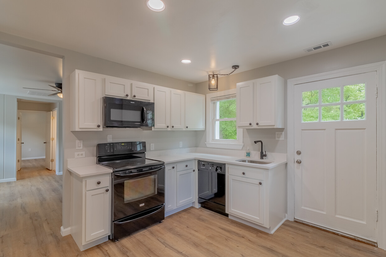 Primary Photo - Newly Renovated House in Accokeek