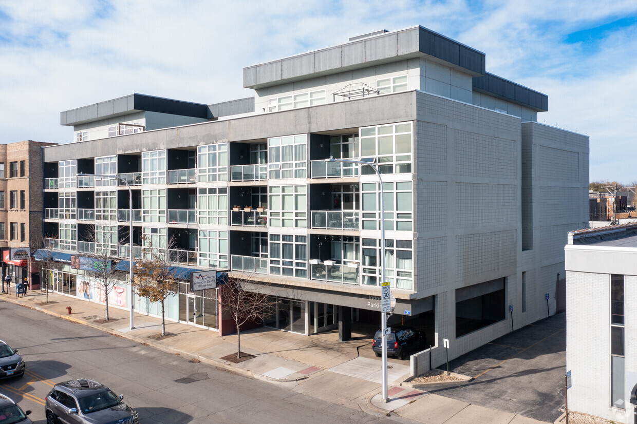 Primary Photo - Lincoln Park Lofts