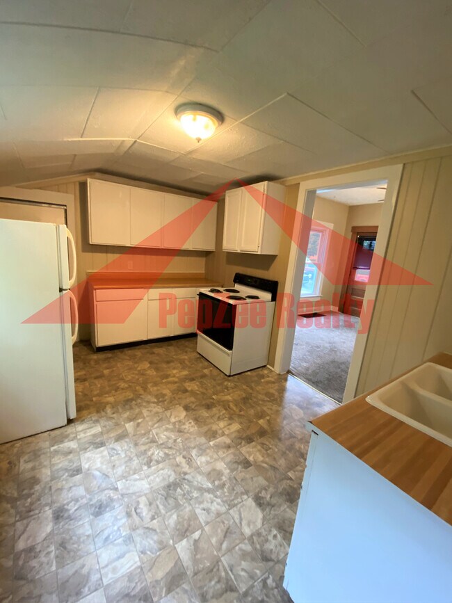 Building Photo - 144 Alton Ave