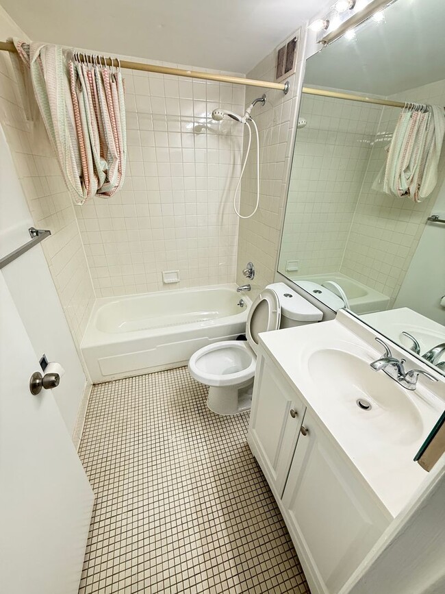 Foto del edificio - 6711 Park Heights Ave