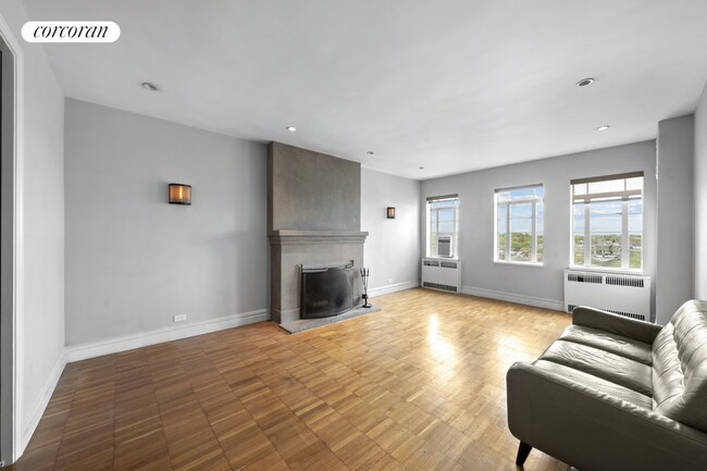 Building Photo - 118 8th Ave