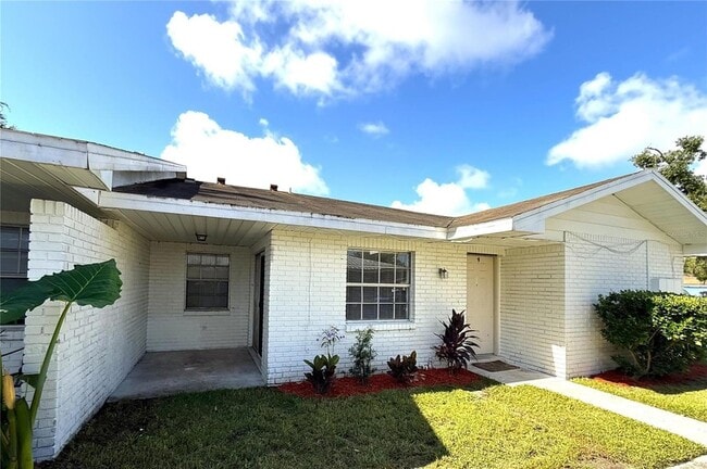 Foto del edificio - 3249 Bloomingdale Villas Ct