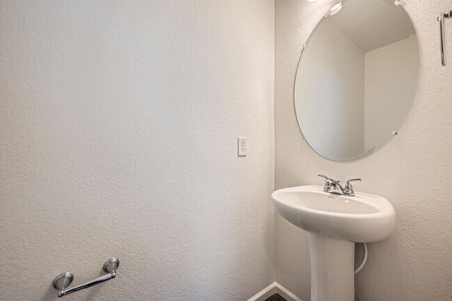 Foto del edificio - Updated 3-Bed Home with 2-Car Garage in Reunion Metro District