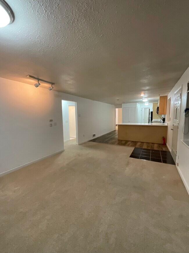 Building Photo - 5025 S 167th St