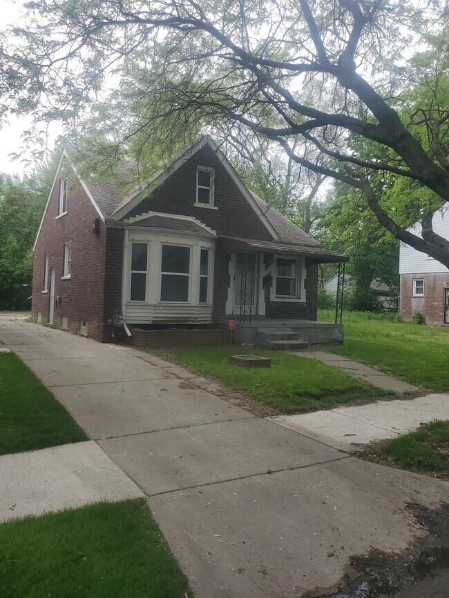 Building Photo - 8343 Roselawn St