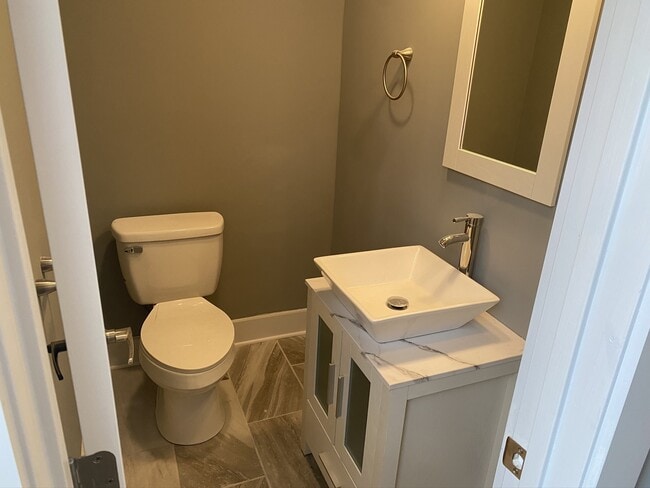 Building Photo - 234 Santa Monica Blvd