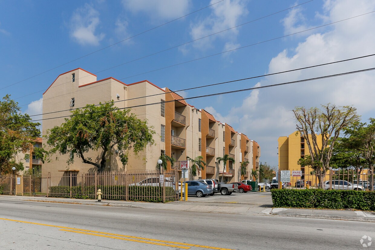Sunset Villas Apartments in Miami, FL