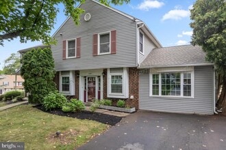 Building Photo - 1578 Yeakel Way
