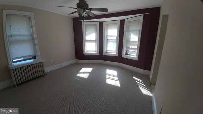 Building Photo - 809 W Collings Ave