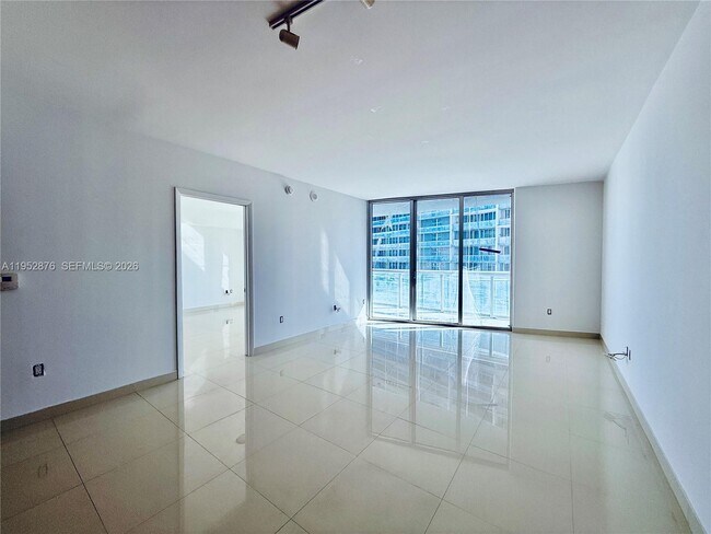 Foto del edificio - 475 Brickell Ave