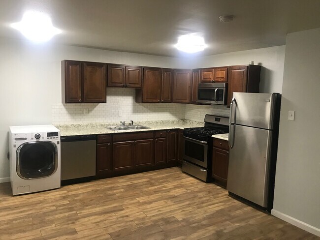 Foto del edificio - 1529 Wirt Rd Unit28
