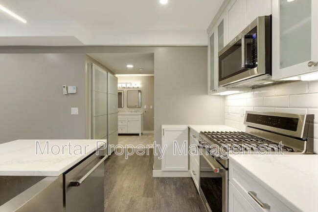 Building Photo - 609 Dayton Ave