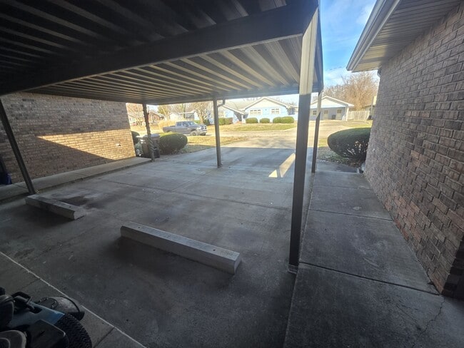 Foto del edificio - 2060 E Belmont St