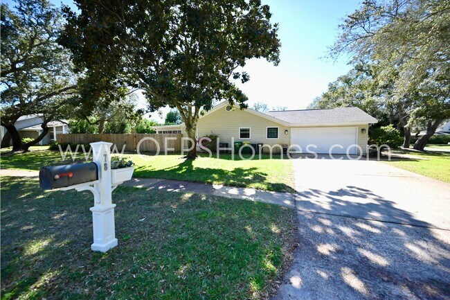 Foto del edificio - 78 Country Club Dr E