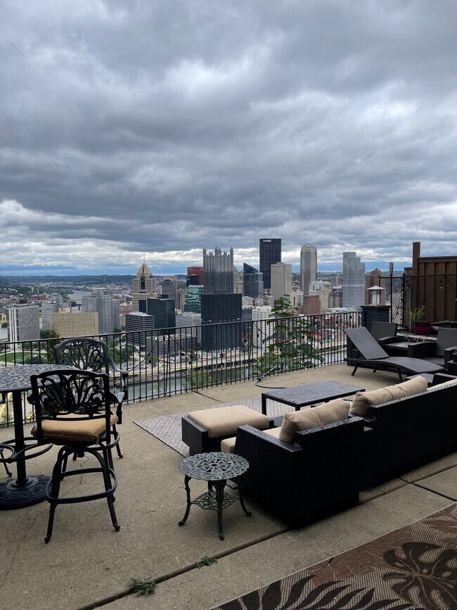 Foto del edificio - 718 Grandview Ave