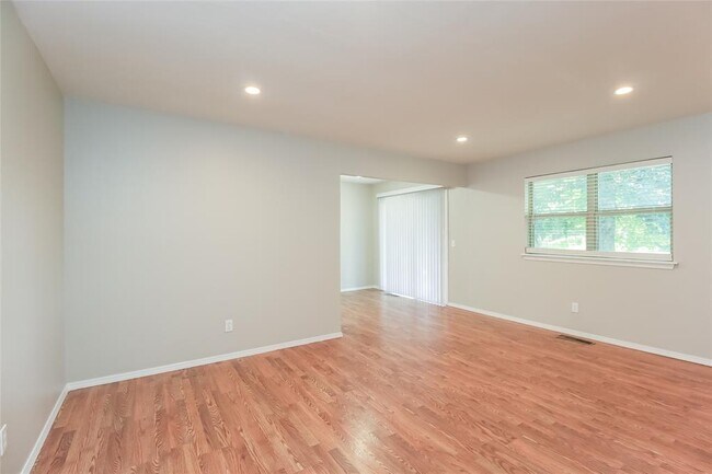 Foto del edificio - 1111 E Willow Pl