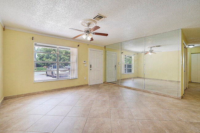 Building Photo - 2346 Caroma Ln