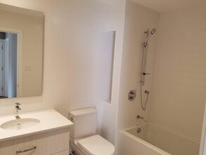 Building Photo - 3102 Boul Édouard-Montpetit